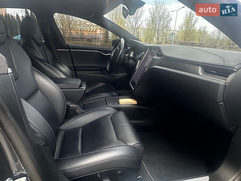 Лифтбек Tesla Model S 2018 в Киеве фото 49 Лифтбек Tesla Model S 2018 в Киеве