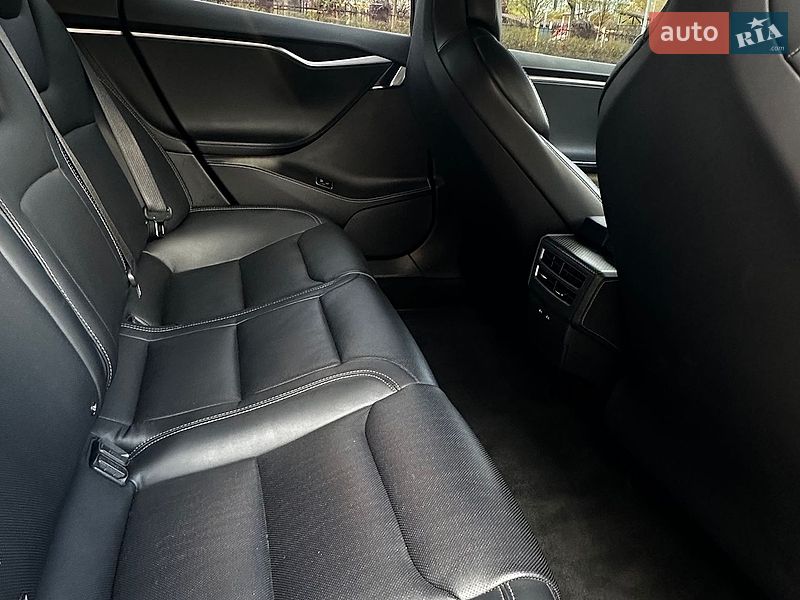 Лифтбек Tesla Model S 2018 в Киеве фото 47 Лифтбек Tesla Model S 2018 в Киеве