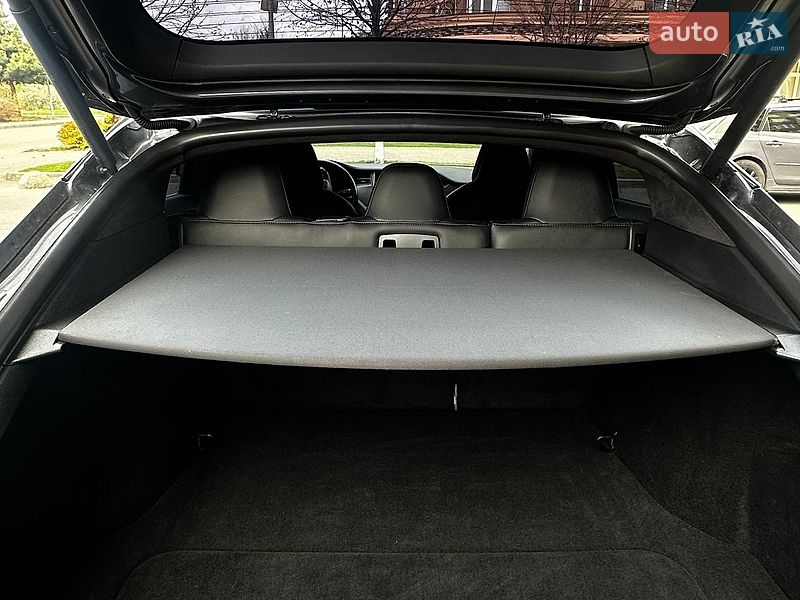 Лифтбек Tesla Model S 2018 в Киеве фото 50 Лифтбек Tesla Model S 2018 в Киеве