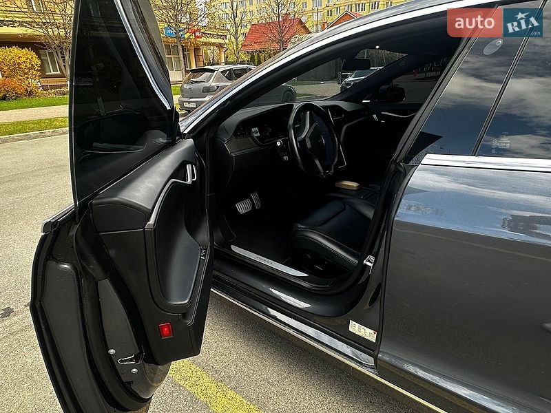 Лифтбек Tesla Model S 2018 в Киеве фото 54 Лифтбек Tesla Model S 2018 в Киеве