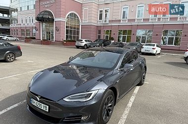 Tesla Model S  2020