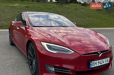Tesla Model S  2020