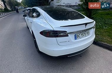 Ліфтбек Tesla Model S 2016 в Львові