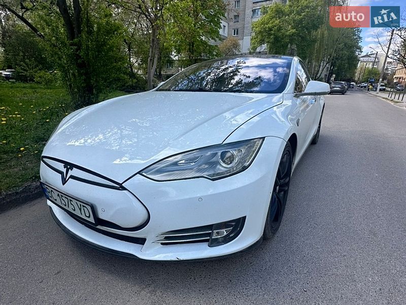 Ліфтбек Tesla Model S 2016 в Львові