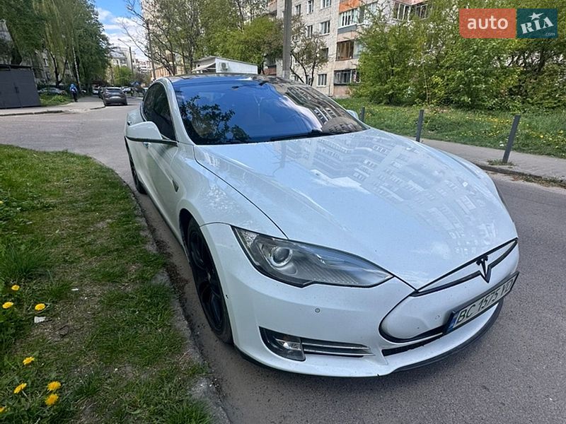 Ліфтбек Tesla Model S 2016 в Львові