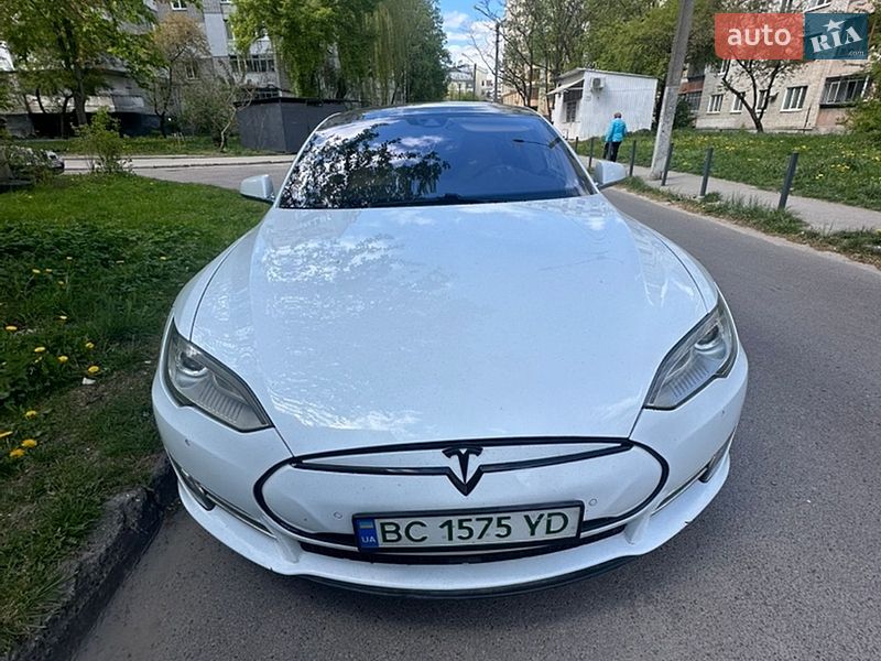 Ліфтбек Tesla Model S 2016 в Львові