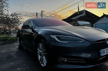 Tesla Model S  2017