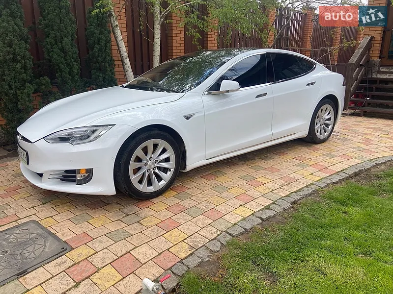 Tesla Model S 2016