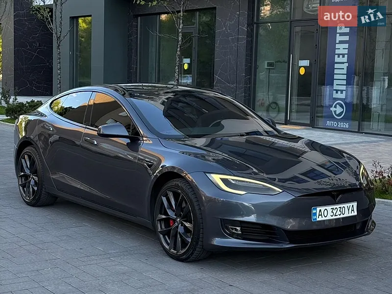 Tesla Model S 2019