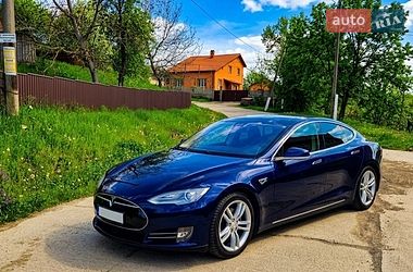 Tesla Model S  2013