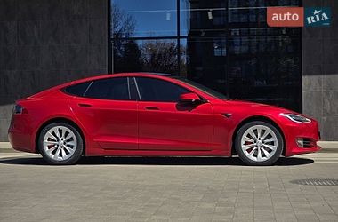 Tesla Model S  2020