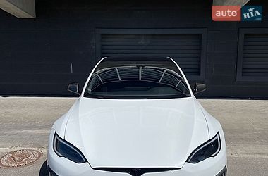 Tesla Model S  2021