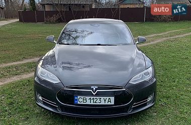 Tesla Model S 2015