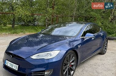 Tesla Model S  2015
