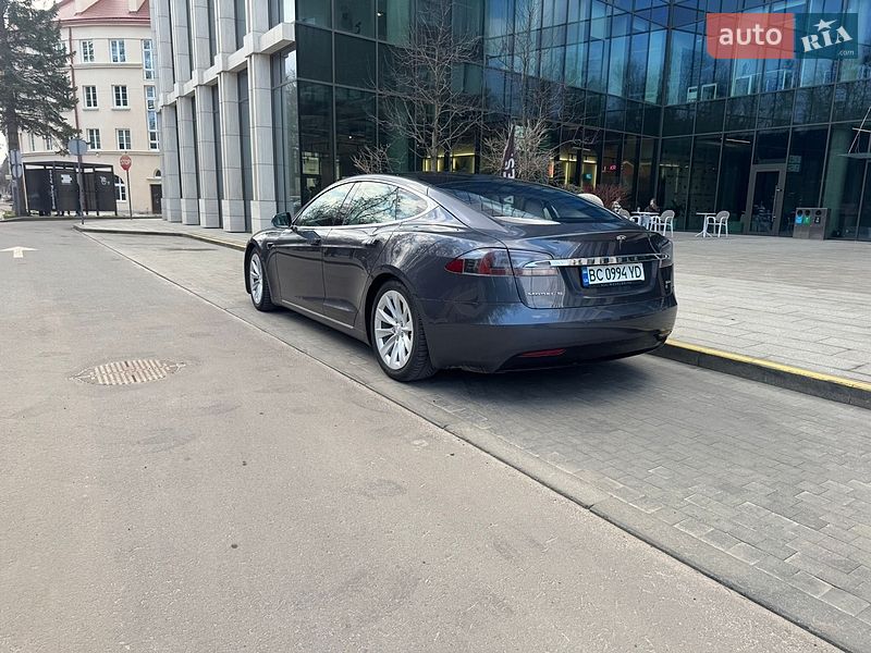 Лифтбек Tesla Model S 2017 в Львове