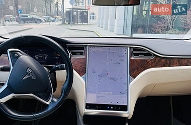Лифтбек Tesla Model S 2017 в Львове
