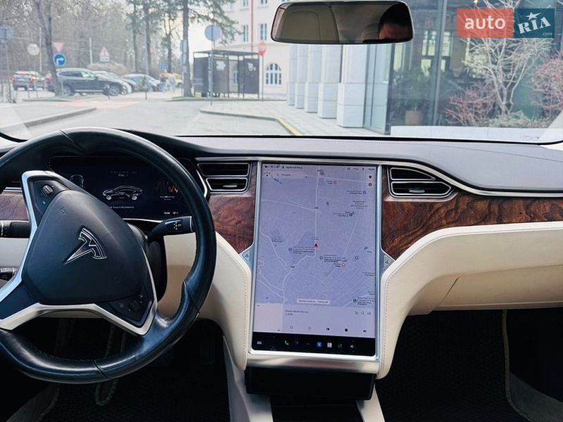 Лифтбек Tesla Model S 2017 в Львове