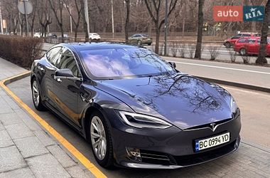 Лифтбек Tesla Model S 2017 в Львове