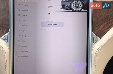 Лифтбек Tesla Model S 2017 в Львове