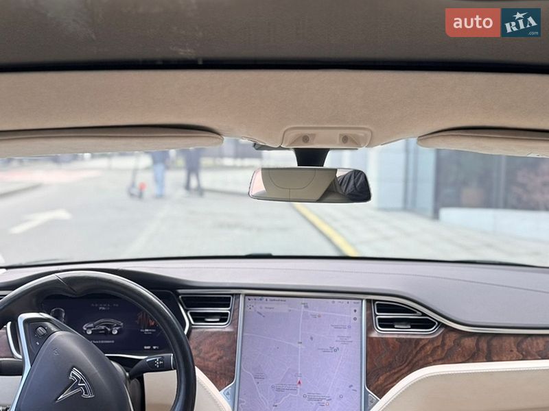 Лифтбек Tesla Model S 2017 в Львове