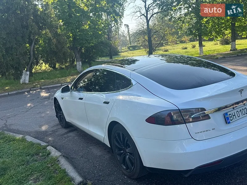 Tesla Model S 2014