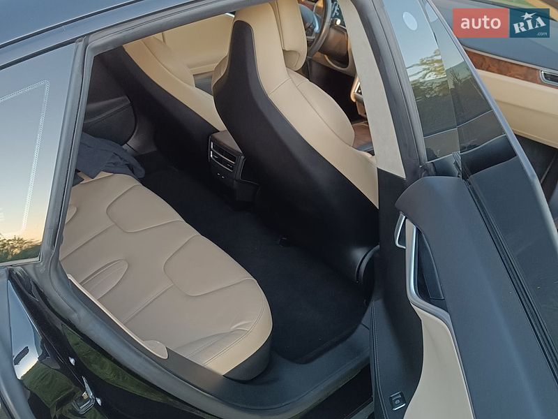 Лифтбек Tesla Model S 2017 в Львове фото 9 Лифтбек Tesla Model S 2017 в Львове