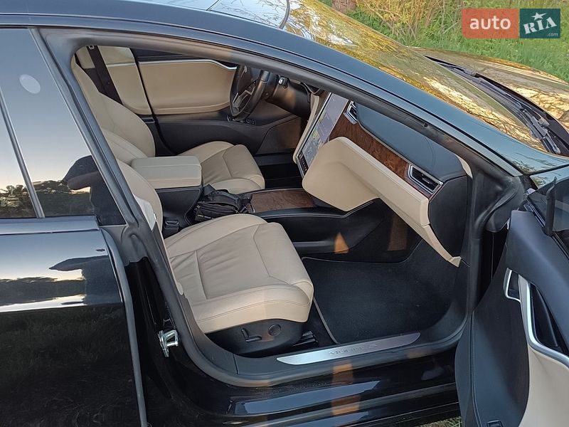 Лифтбек Tesla Model S 2017 в Львове фото 10 Лифтбек Tesla Model S 2017 в Львове