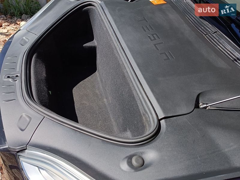Лифтбек Tesla Model S 2017 в Львове фото 12 Лифтбек Tesla Model S 2017 в Львове