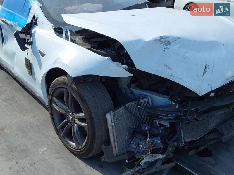 Tesla Model S 2015