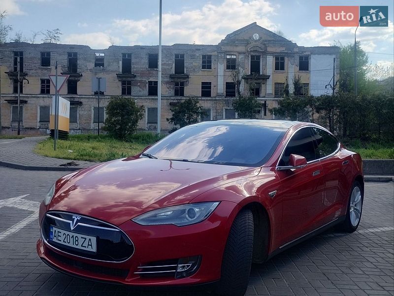 Ліфтбек Tesla Model S 2016 в Кам'янському фото Ліфтбек Tesla Model S 2016 в Кам'янському