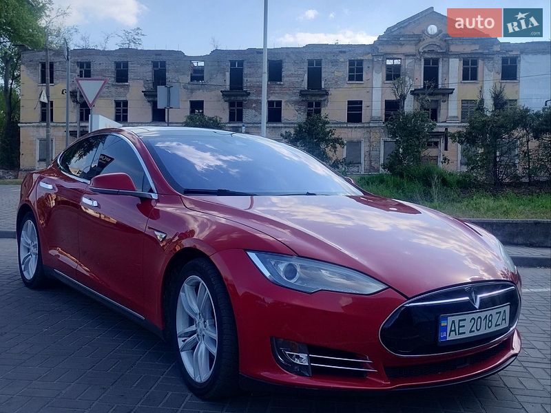 Ліфтбек Tesla Model S 2016 в Кам'янському фото 7 Ліфтбек Tesla Model S 2016 в Кам'янському