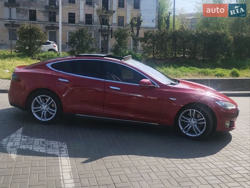Ліфтбек Tesla Model S 2016 в Кам'янському фото 15 Ліфтбек Tesla Model S 2016 в Кам'янському