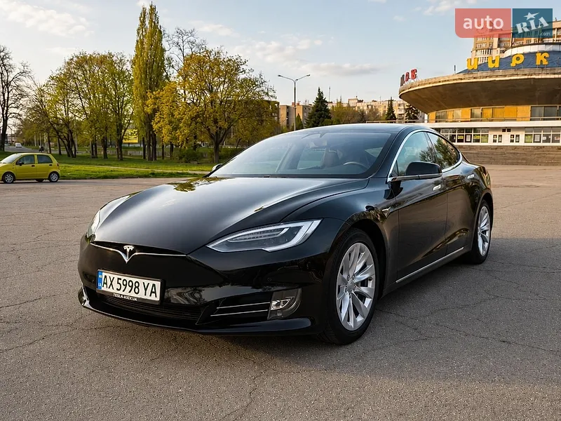 Tesla Model S 2018