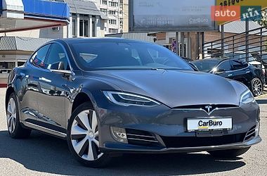 Tesla Model S  2020