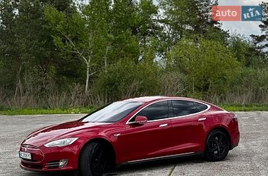 Tesla Model S 2015