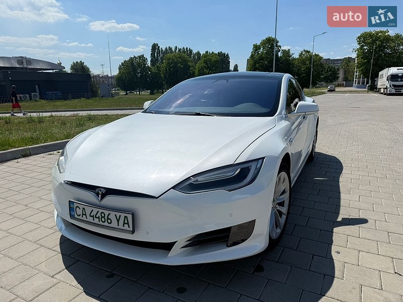 Лифтбек Tesla Model S 2017 в Черкассах