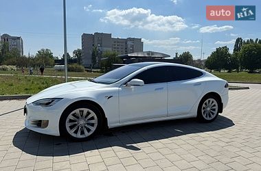 Лифтбек Tesla Model S 2017 в Черкассах