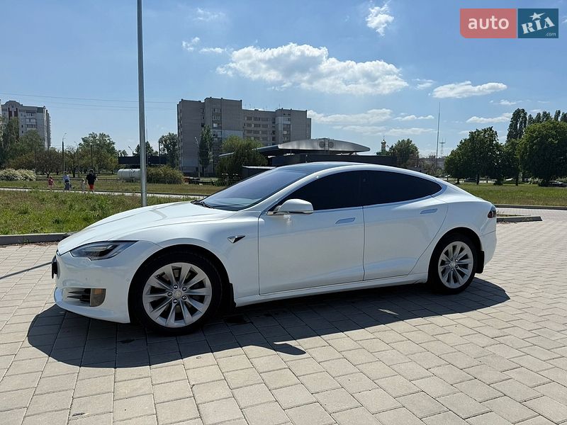 Лифтбек Tesla Model S 2017 в Черкассах
