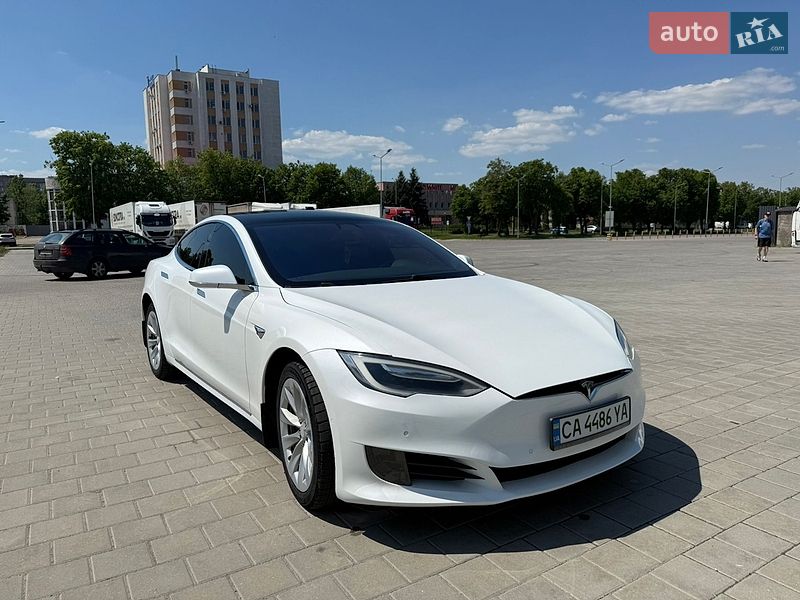 Лифтбек Tesla Model S 2017 в Черкассах