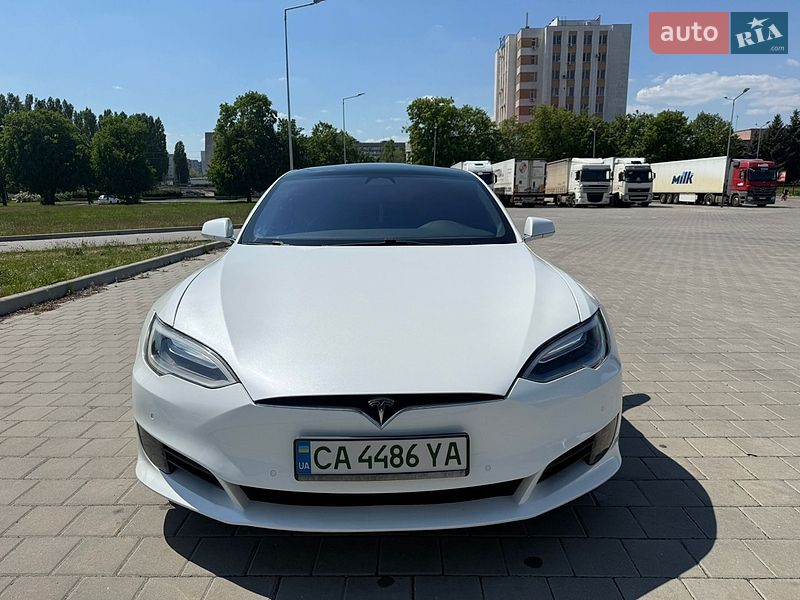 Лифтбек Tesla Model S 2017 в Черкассах