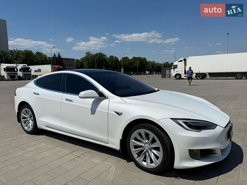 Лифтбек Tesla Model S 2017 в Черкассах