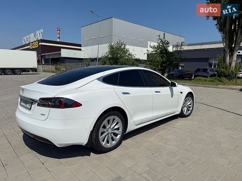 Лифтбек Tesla Model S 2017 в Черкассах