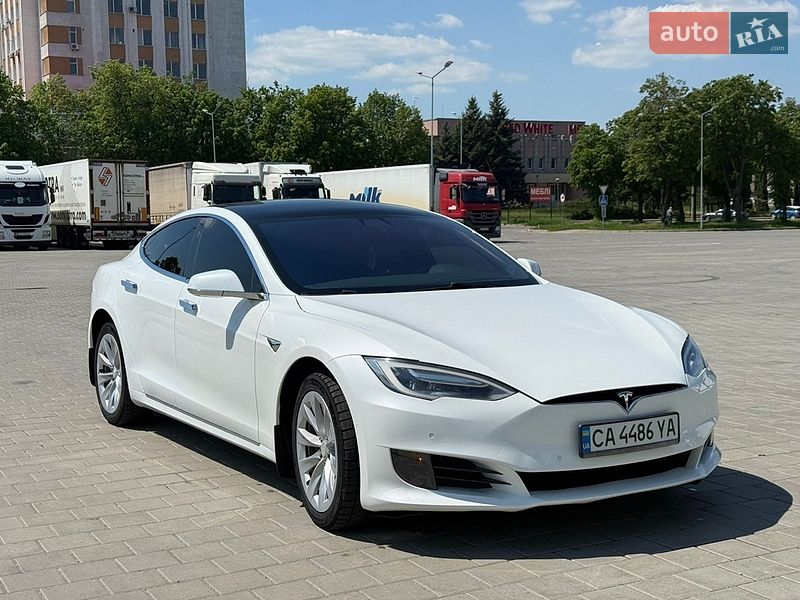 Лифтбек Tesla Model S 2017 в Черкассах