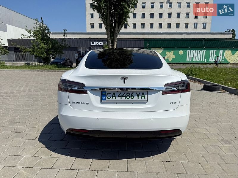 Лифтбек Tesla Model S 2017 в Черкассах