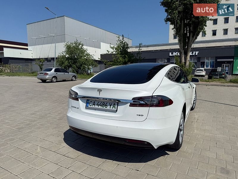 Лифтбек Tesla Model S 2017 в Черкассах