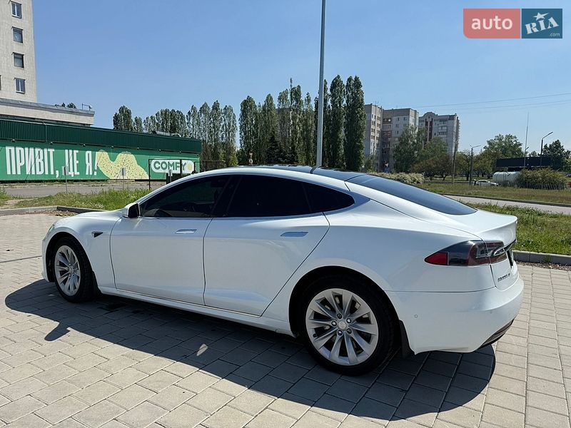 Лифтбек Tesla Model S 2017 в Черкассах