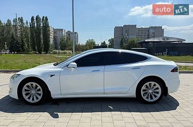 Лифтбек Tesla Model S 2017 в Черкассах