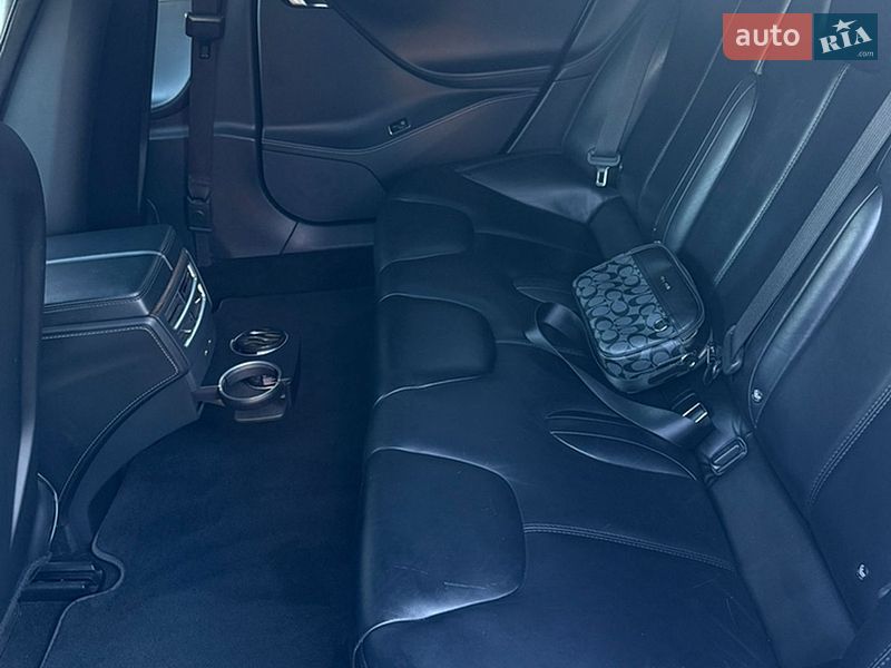Лифтбек Tesla Model S 2017 в Черкассах