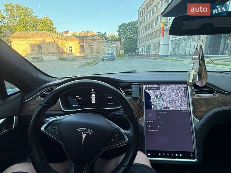 Лифтбек Tesla Model S 2017 в Черкассах