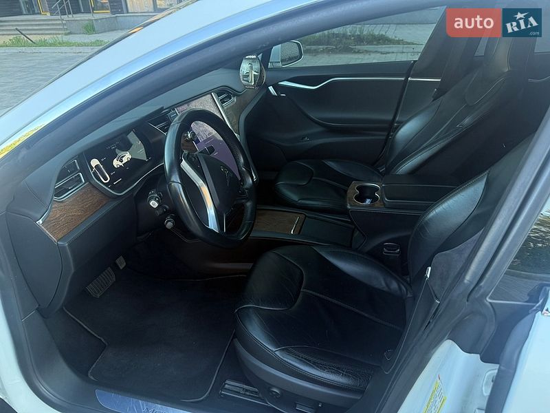 Лифтбек Tesla Model S 2017 в Черкассах